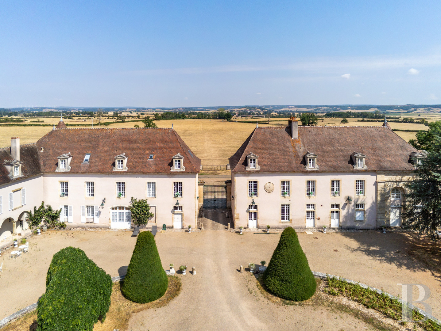 Dans l’Yonne, à équidistance de Paris, Lyon et Genève, une ancienne place forte médiévale et son parc aménagés pour accueillir calmes séjours et grands événements  - photo  n°2